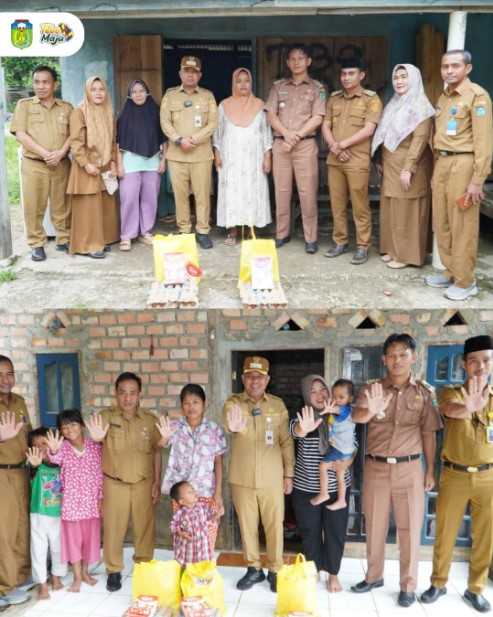 Wakil Bupati Tebo Serahkan Bantuan S4 Genting bagi Keluarga Anak Berisiko Stunting