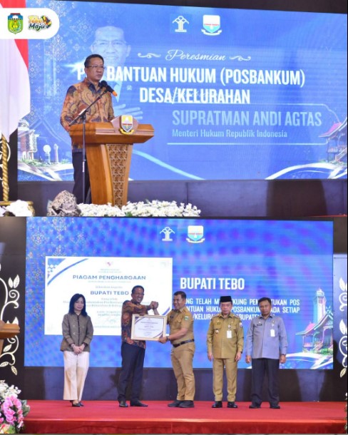 Sekda Tebo Hadiri Peresmian Posbankum dan Pemberian Penghargaan Desa/Kelurahan